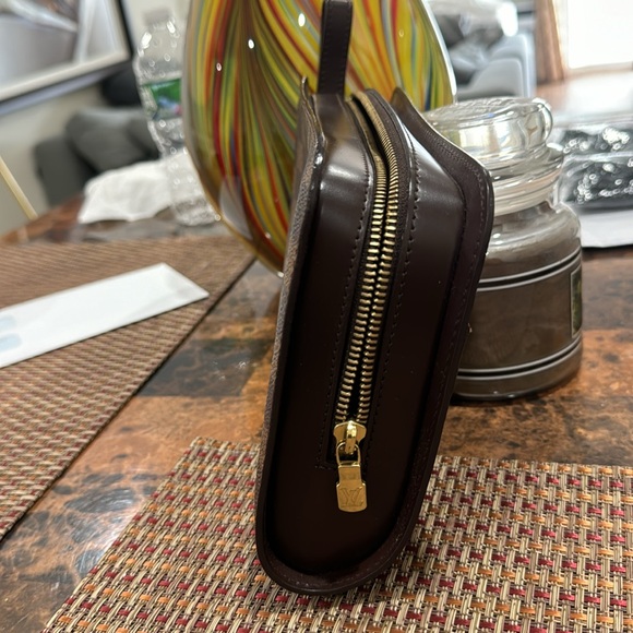 LOUIS VUITTON
Damier Ebene Pochette Saint Louis Clutch - Picture 3 of 12